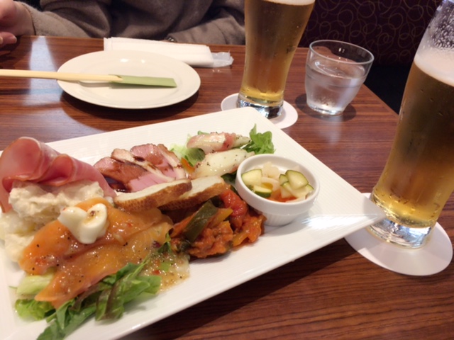 CAFE＆BAR　コリドール( 梅田、阪急32番街/カフェ、バル)