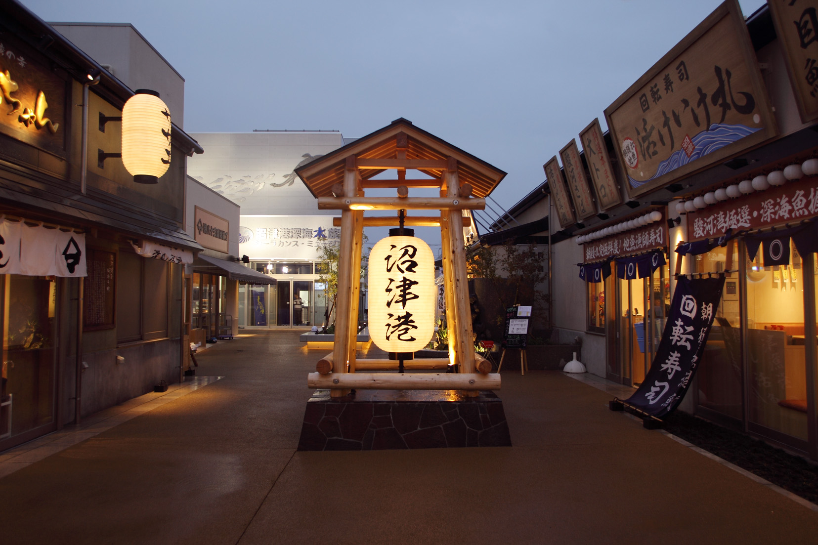 沼津港で美味しい物巡り♪（静岡県沼津市）