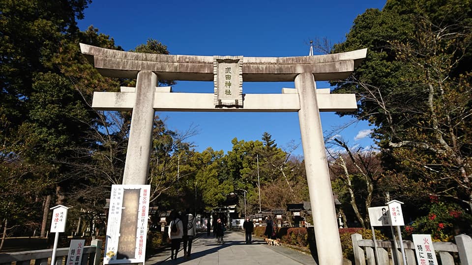 武田神社　（山梨県甲府市）