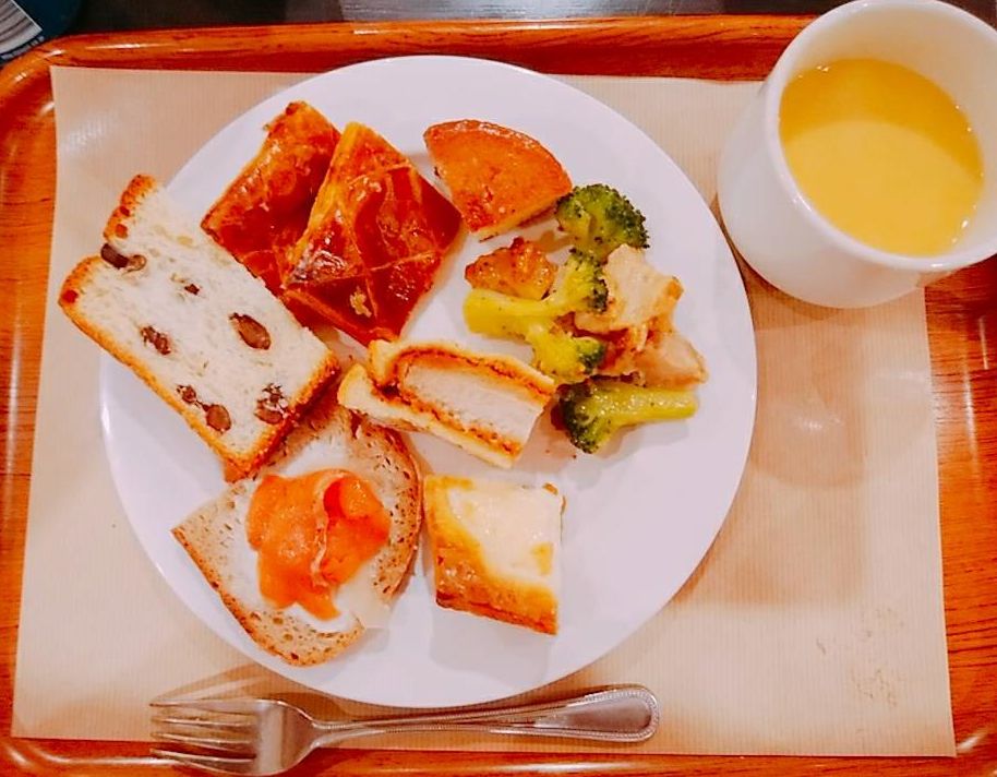 サンドッグイン神戸屋（中央区八重洲／パン）