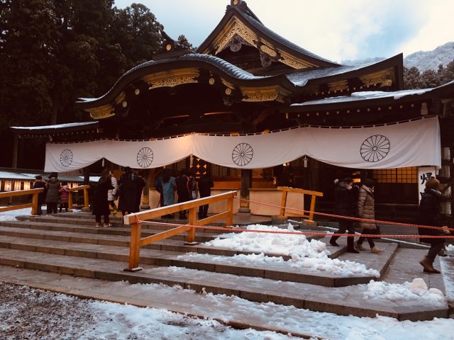 弥彦神社　御本殿／拝殿