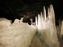 富岳風穴･鳴沢氷穴（山梨県）