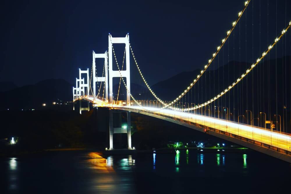 【今治店】来島海峡大橋のライトアップ