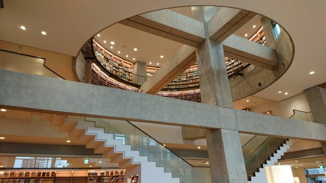 スターバックス海老名市立中央図書館店