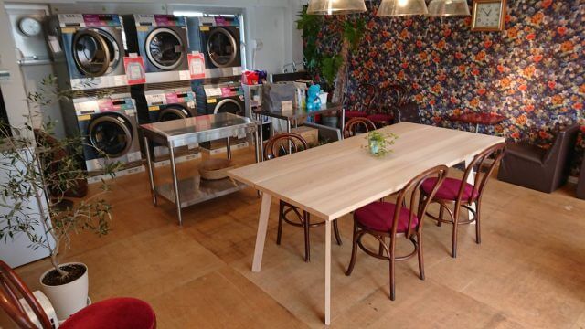 喫茶ランドリーホシノタニ団地店　内装