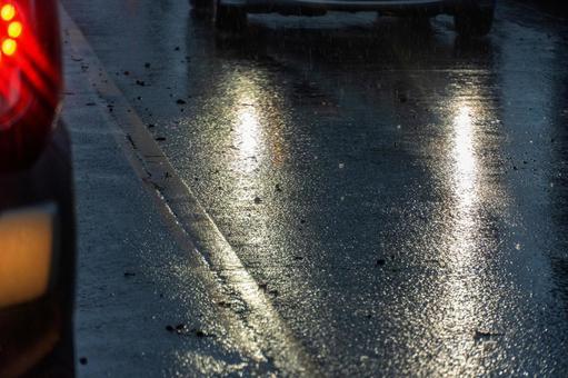 雨天時の運転には気を付けましょう！