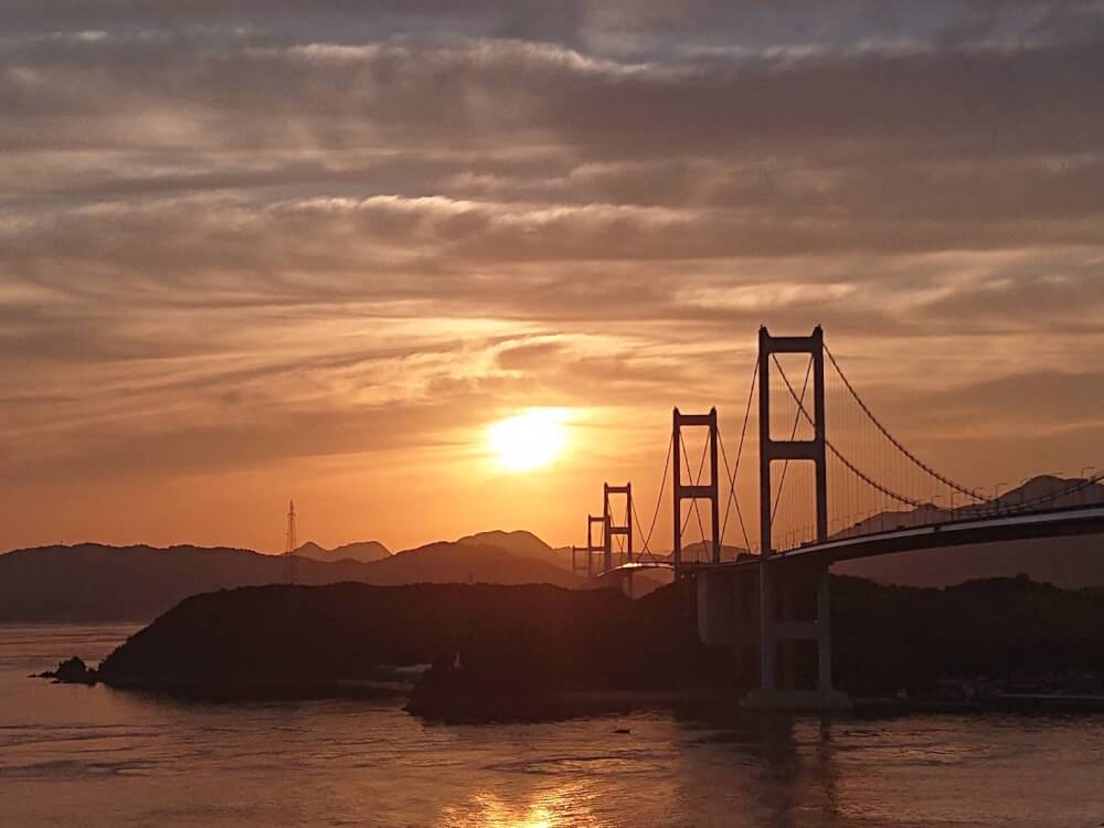 【今治店】来島海峡大橋の朝焼け