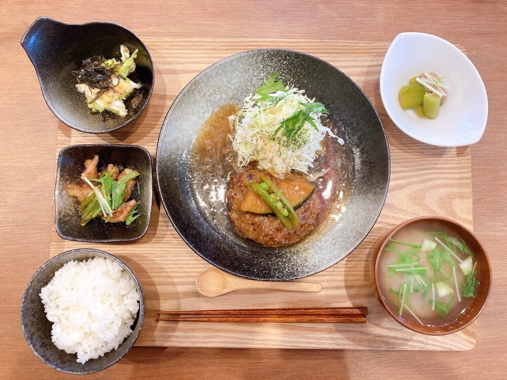 【松山市駅店】食堂　めしや