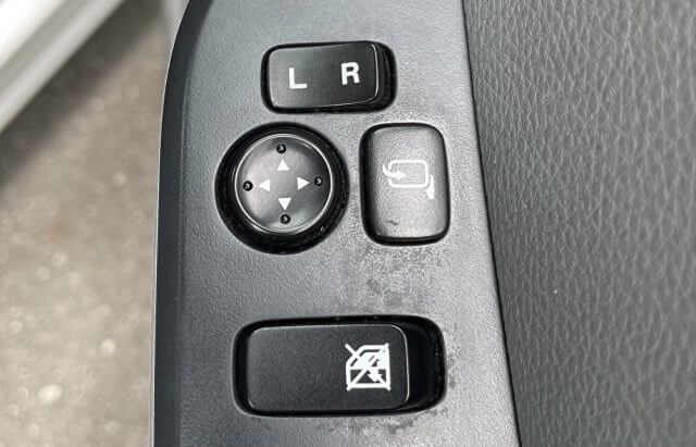 サイドミラーの調節の仕方