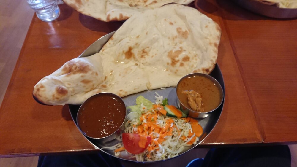 【座間駅前店】巨大ナンと本格カレー　インド食堂マハトマ