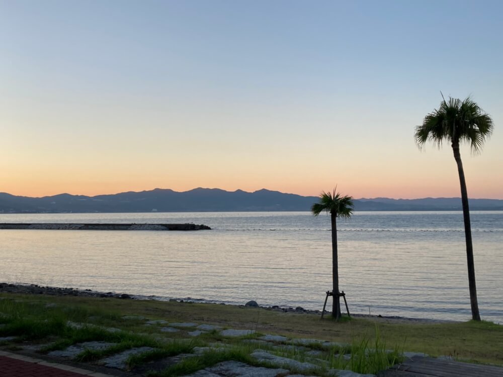 【大分駅前店】夕暮れの田ノ浦ビーチ🌇