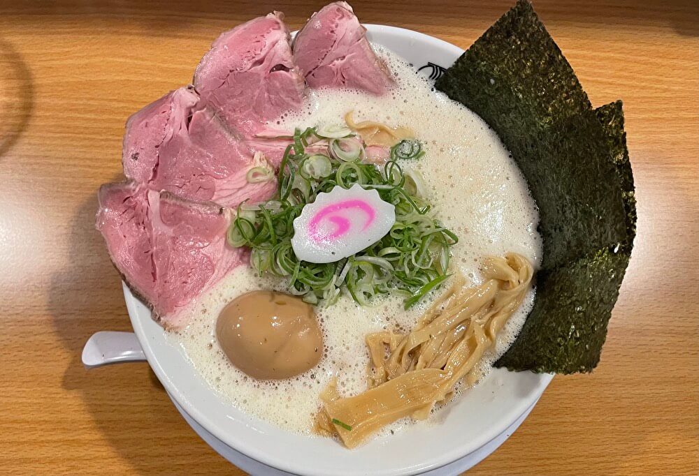 【本店】鶏そば 啜る(中区/ラーメン屋)