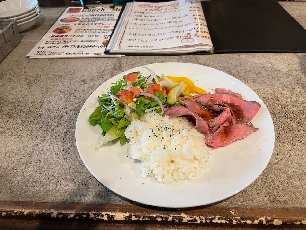 【海老名店】ヘルシーサラダとローストビーフ　ゴルゴン9海老名店