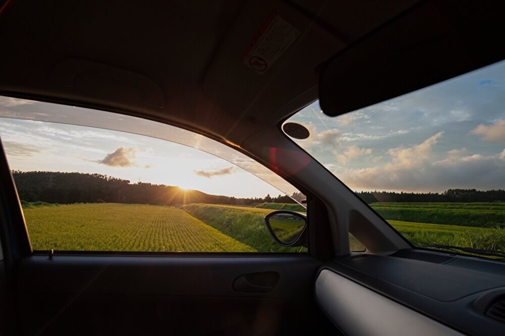 運転中、西日が眩しい時の対策