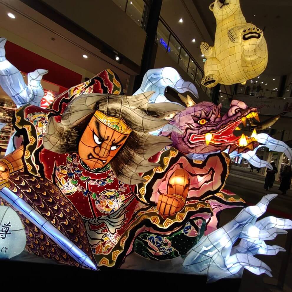 【枚方店】くずはモール1階で青森ねぶた祭オブジェがありました♬